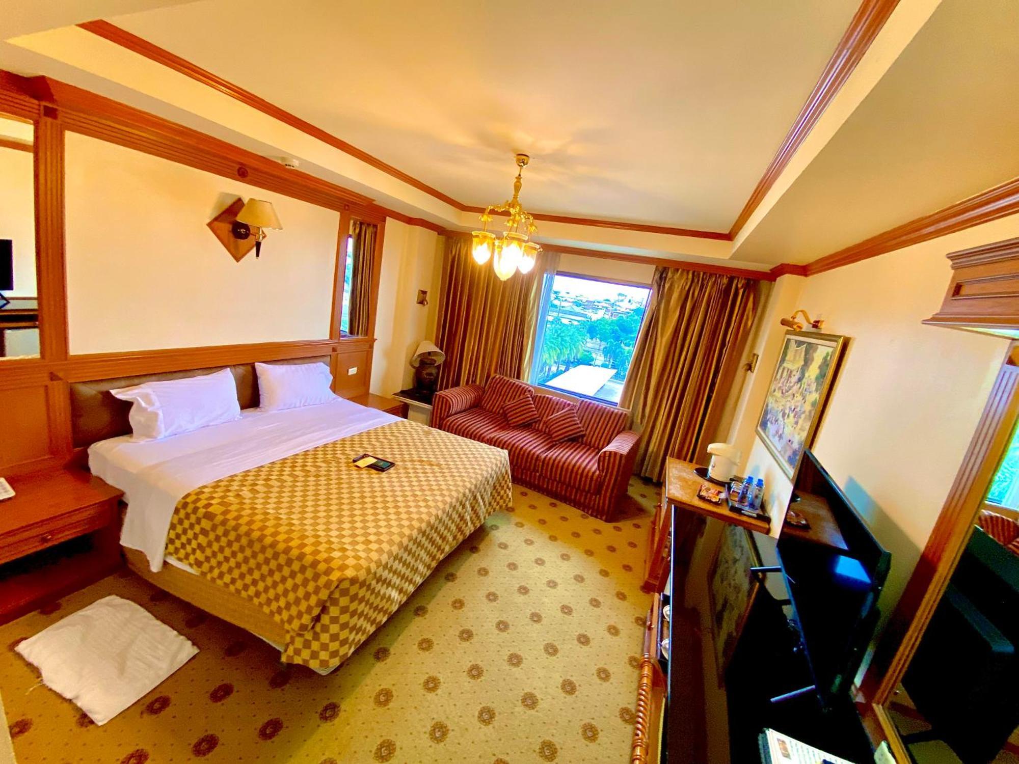 Taksilahotel Maha Sarakham Buitenkant foto