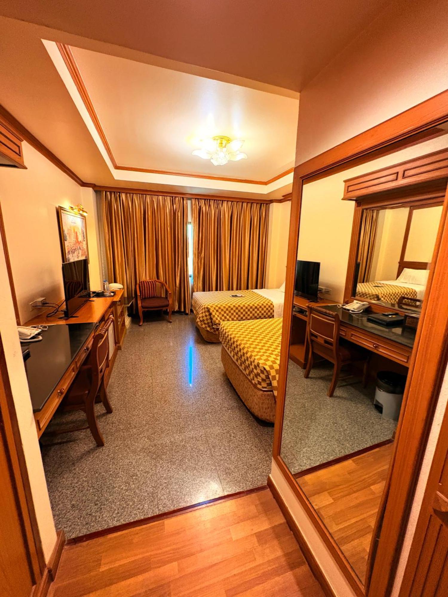 Taksilahotel Maha Sarakham Buitenkant foto