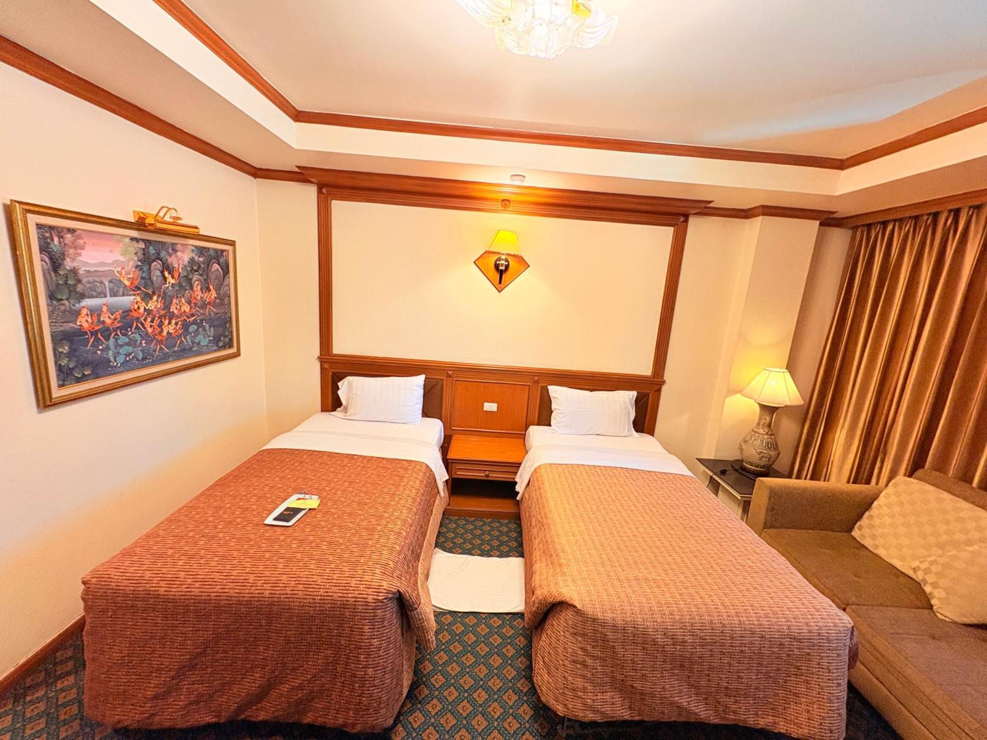 Taksilahotel Maha Sarakham Buitenkant foto