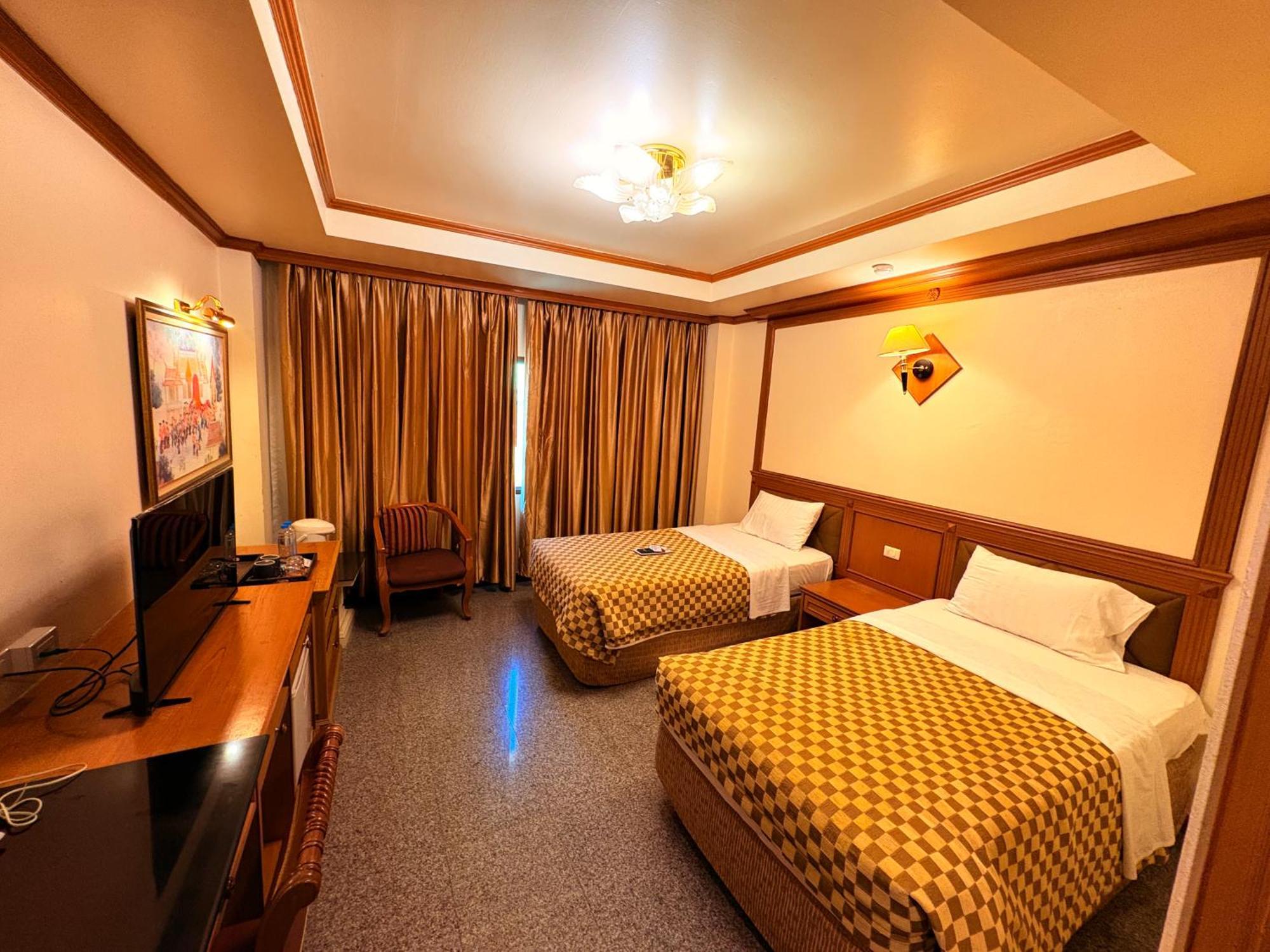 Taksilahotel Maha Sarakham Buitenkant foto