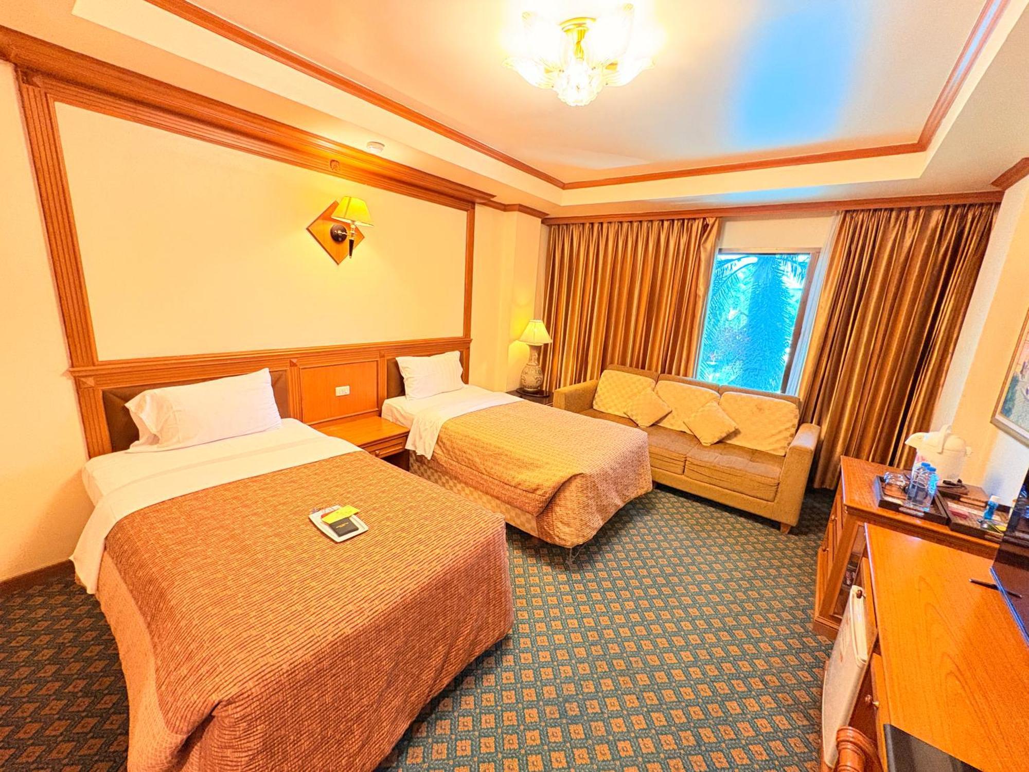 Taksilahotel Maha Sarakham Buitenkant foto
