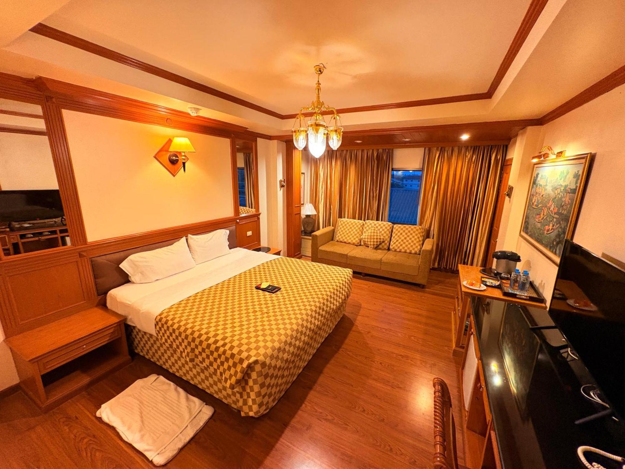 Taksilahotel Maha Sarakham Buitenkant foto