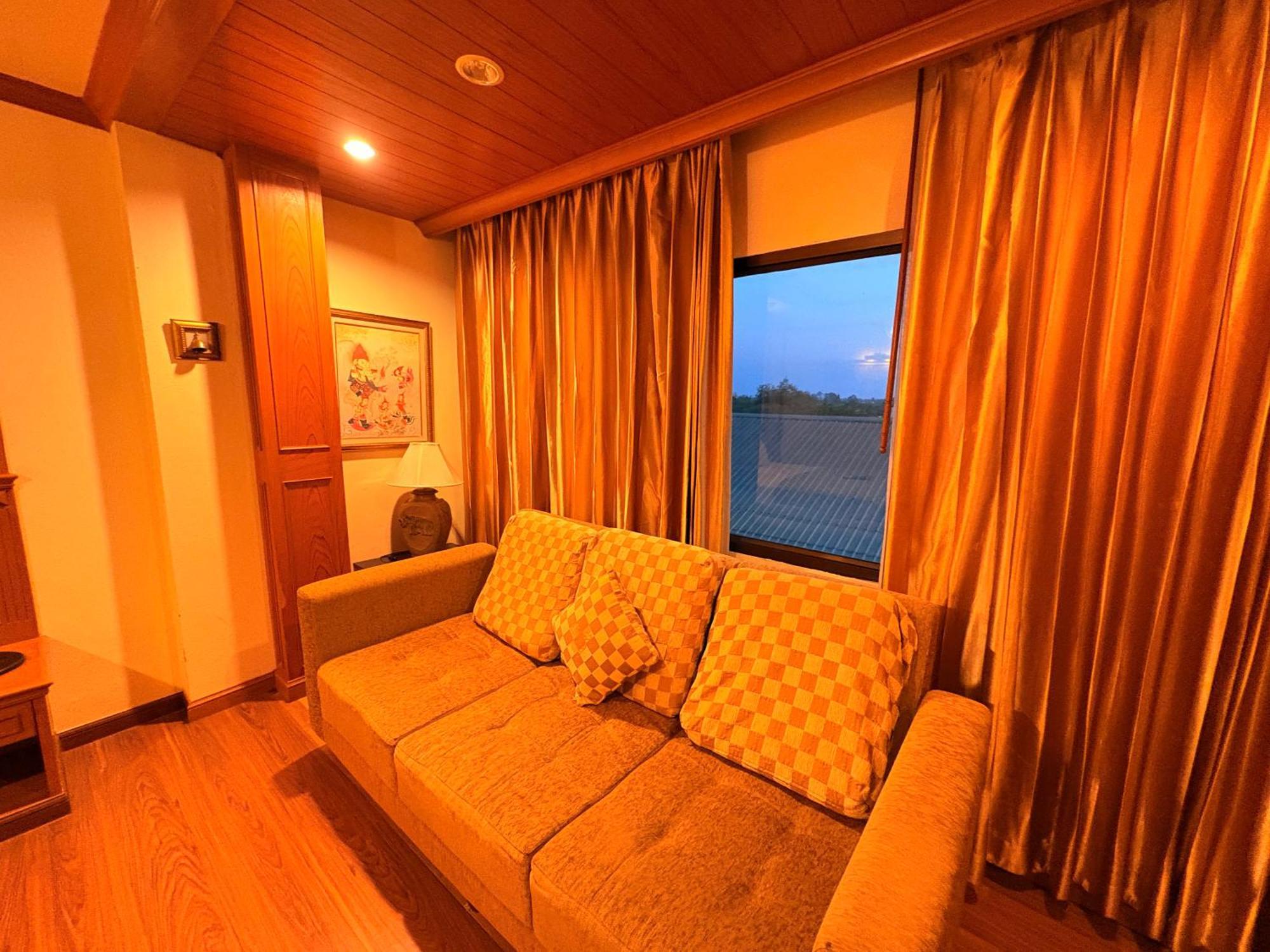 Taksilahotel Maha Sarakham Buitenkant foto